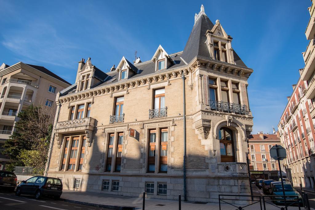 Privilodges Chateau Perrin Grenoble Eksteriør bilde